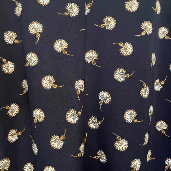 Ann Taylor Flowy Navy Patterned Blouse - Picture 7 of 10